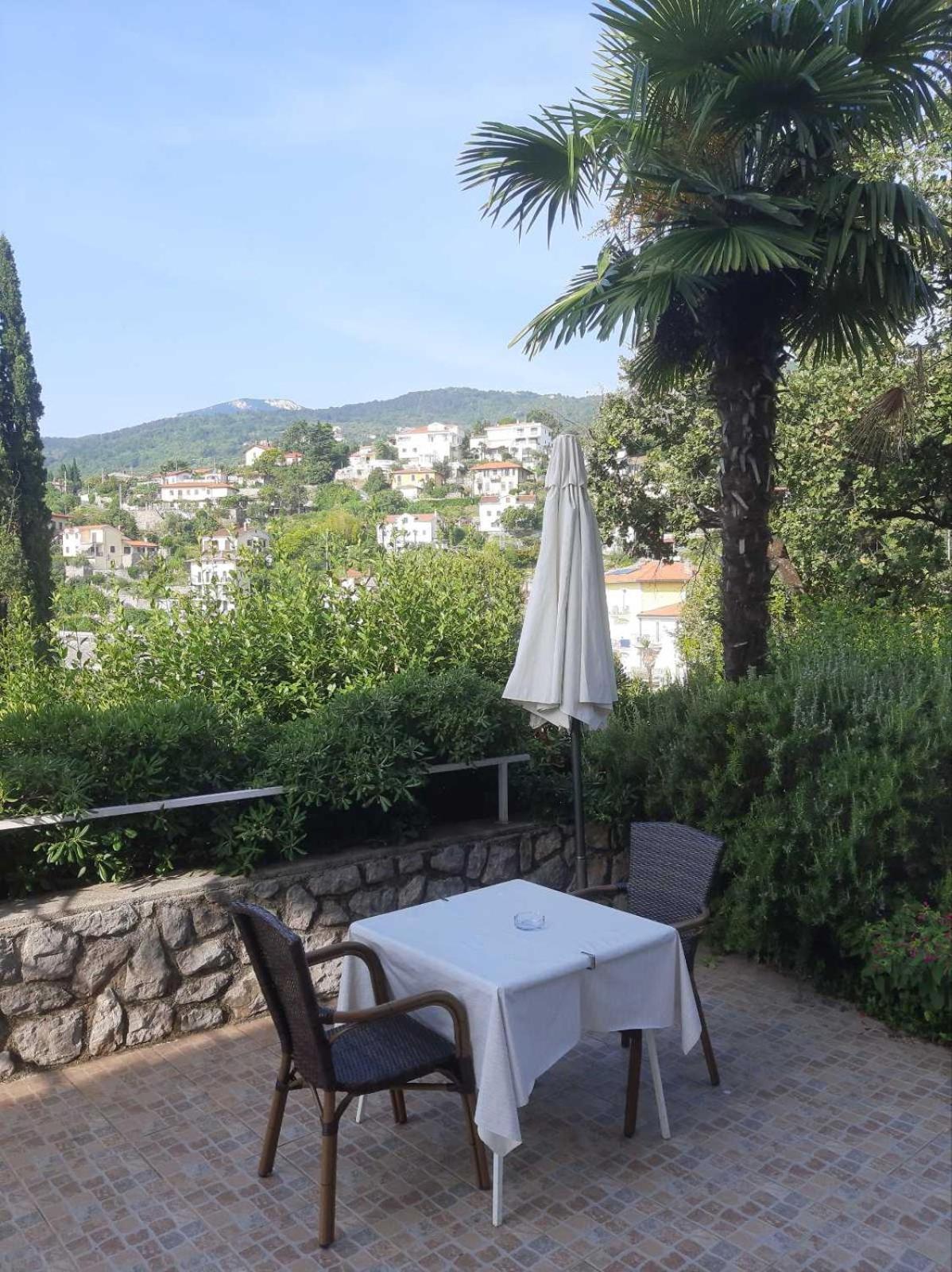 Apartmani Kadmen Ika Exteriér fotografie