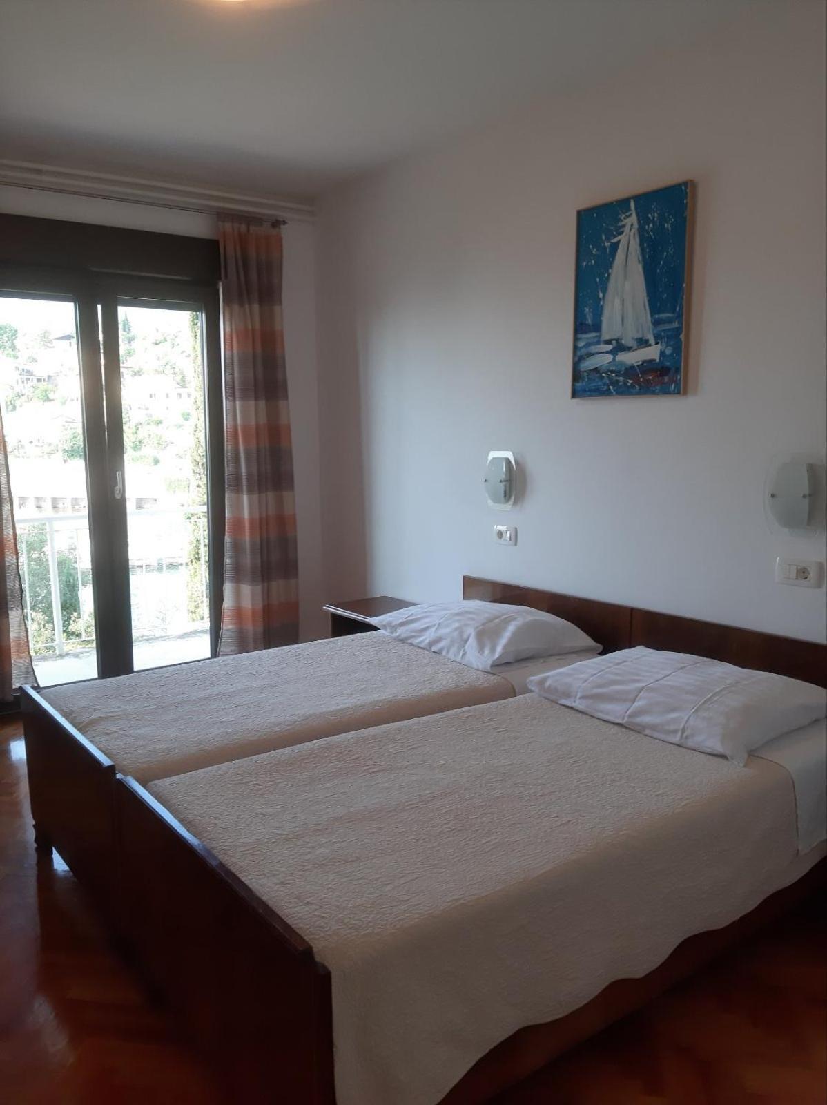 Apartmani Kadmen Ika Exteriér fotografie