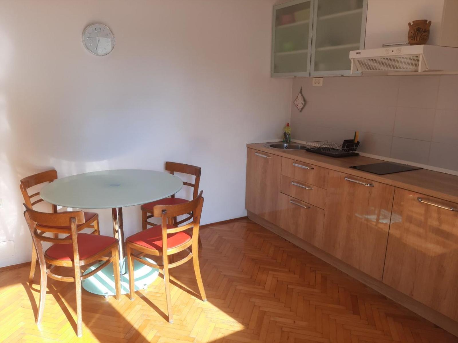 Apartmani Kadmen Ika Exteriér fotografie
