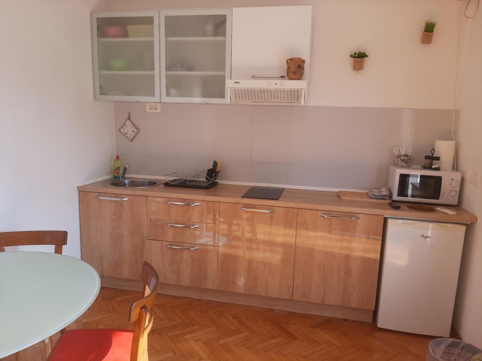 Apartmani Kadmen Ika Exteriér fotografie