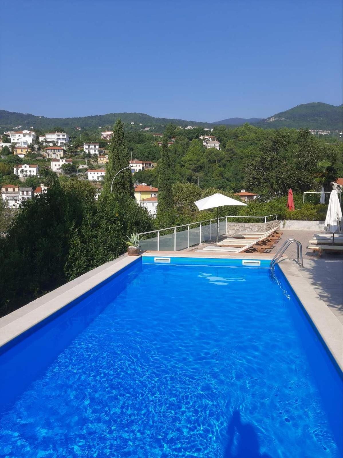 Apartmani Kadmen Ika Exteriér fotografie