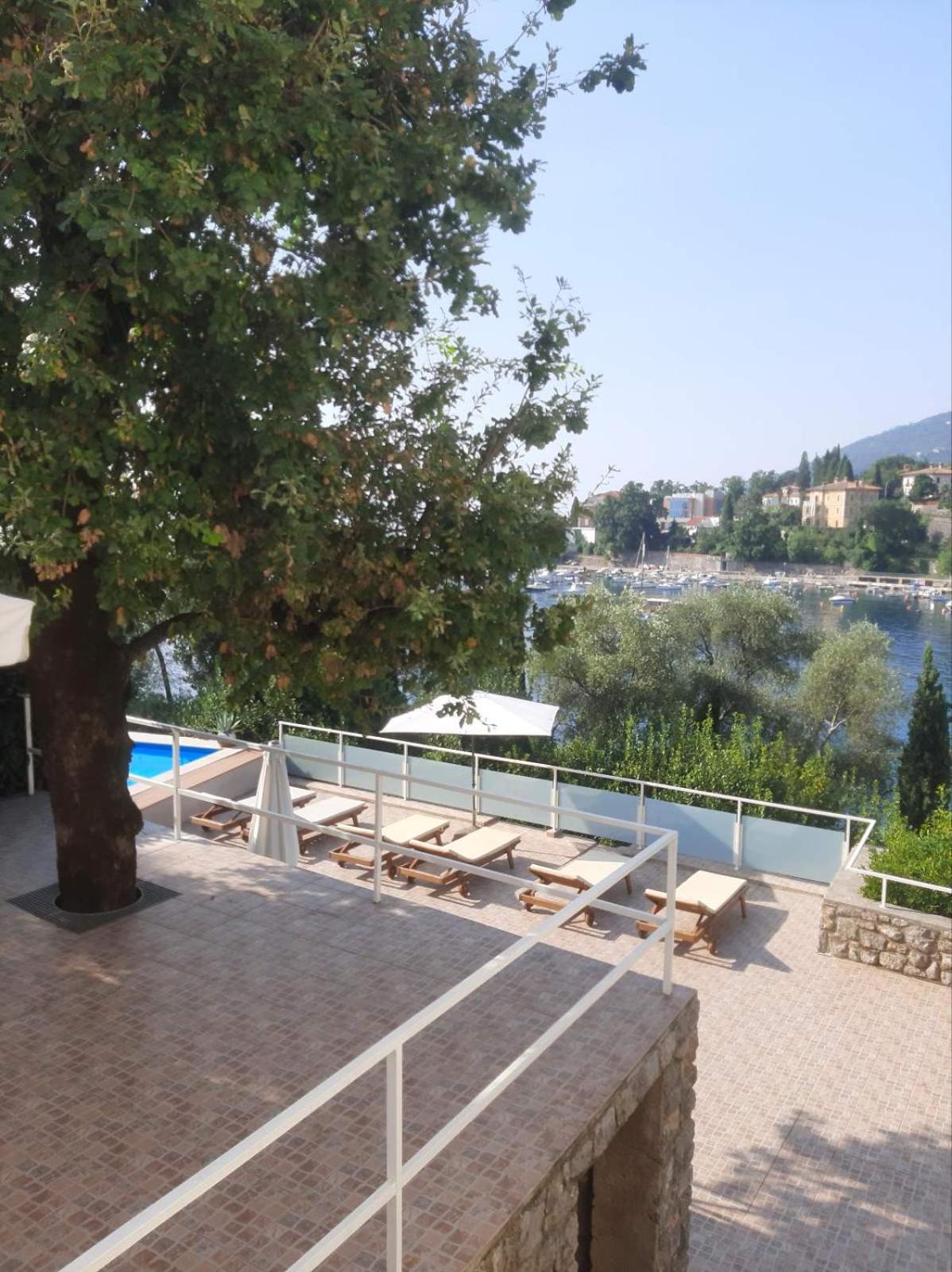 Apartmani Kadmen Ika Exteriér fotografie