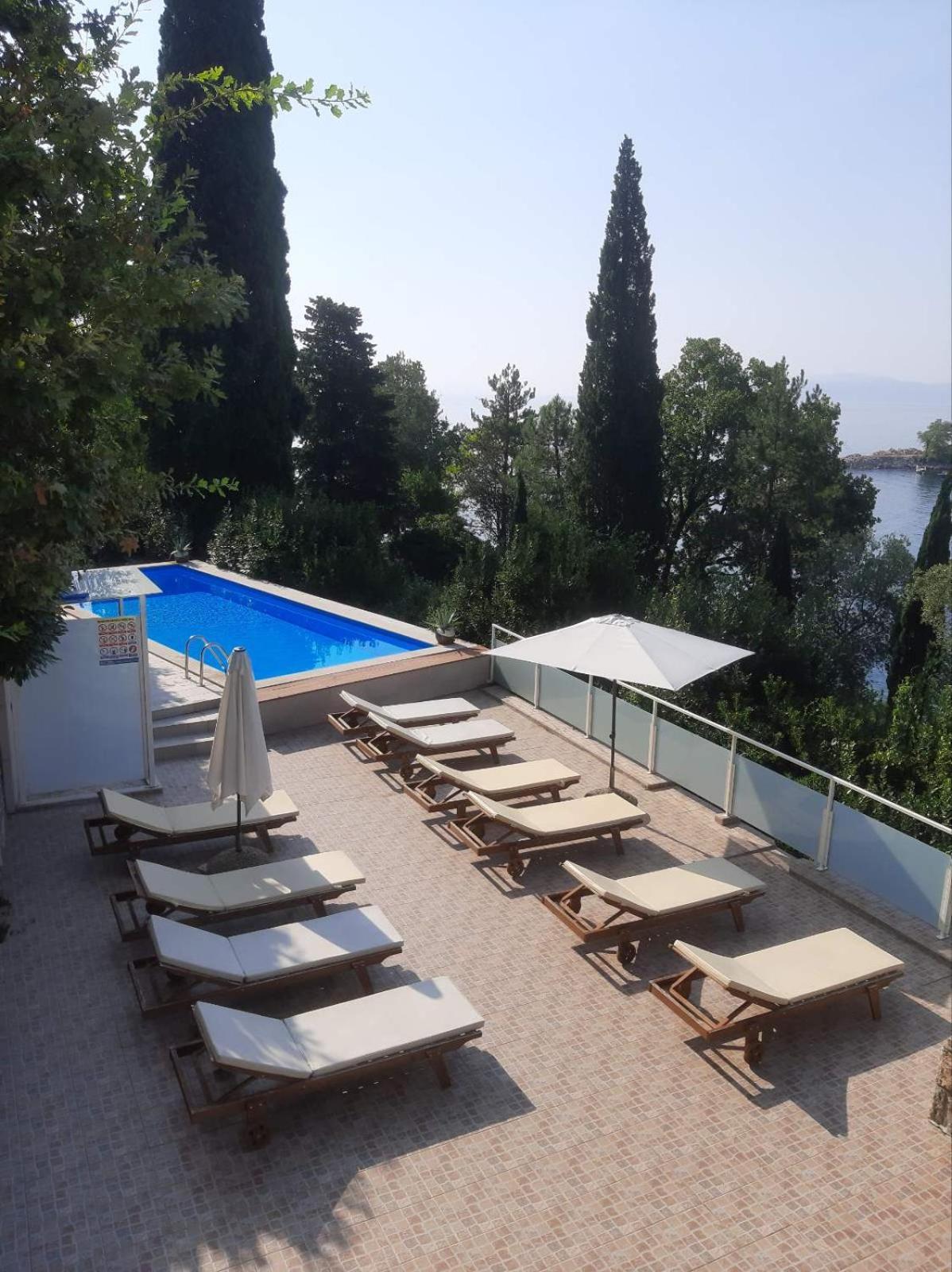 Apartmani Kadmen Ika Exteriér fotografie